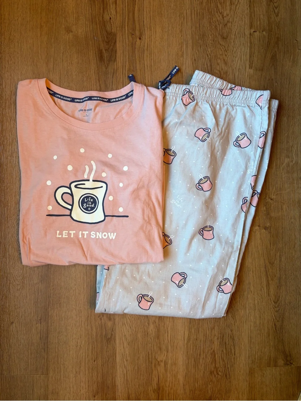 Life Is Good NWT Women’s Pajama Set Pink Let It Snow Coffee Mug Sleepwear Size L